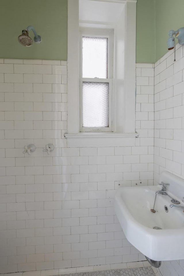 668 W Irving Park Rd Unit H1, Chicago, IL 60613 - bathroom with tile walls and a shower