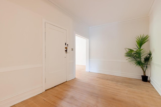 668 W Irving Park Rd Unit H1, Chicago, IL 60613 - unfurnished room with light wood-style flooring and ornamental molding