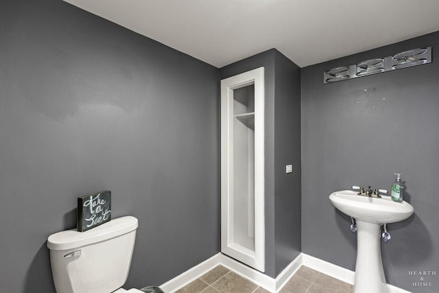 10405 Kenilworth Ave, Algonquin, IL 60102 - bathroom with toilet and tile patterned floors