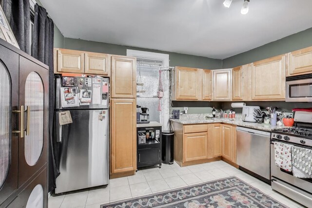 2909 N Hoyne Ave, Chicago, IL 60618 - photo 17