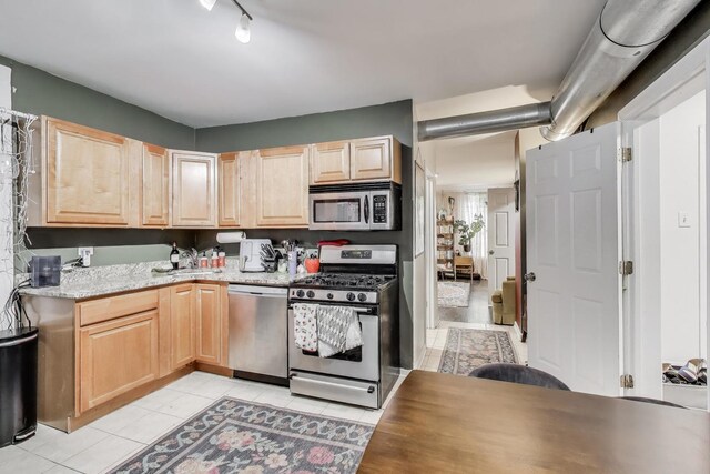 2909 N Hoyne Ave, Chicago, IL 60618 - photo 18