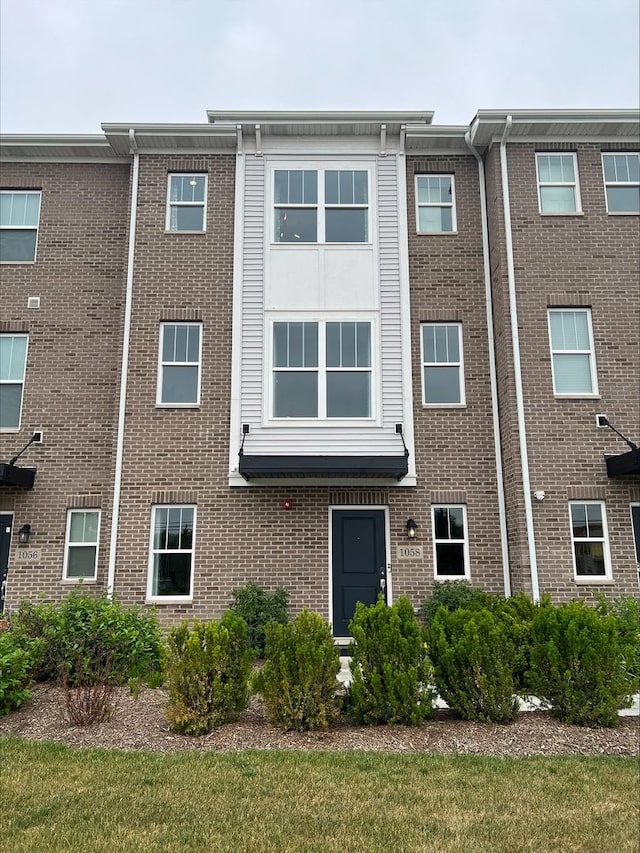 1058 E Oakton St, Des Plaines, IL 60018 - view of front facade featuring brick siding