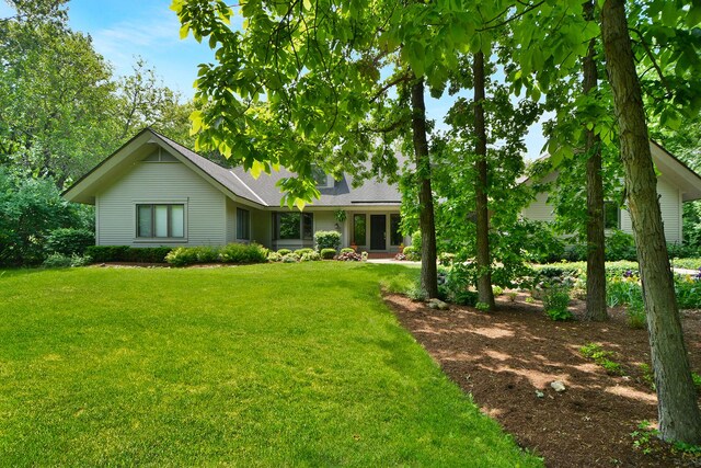 24 Robin Crest Rd, Hawthorn Woods, IL 60047 - view of front facade with a front yard and a shingled roof