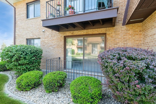 4831 W 109th St Unit 101, Oak Lawn, IL 60453 - entrance to property featuring a balcony and brick siding