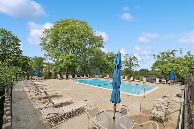 1740 Mission Hills Rd Unit 304, Northbrook, IL 60062 - community pool with a patio and view of wooded area