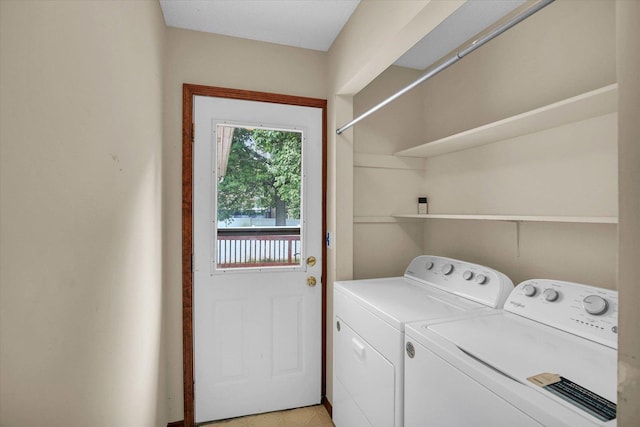 3204 Fawn Hill Ct, Urbana, IL 61802 - washroom with washer and dryer