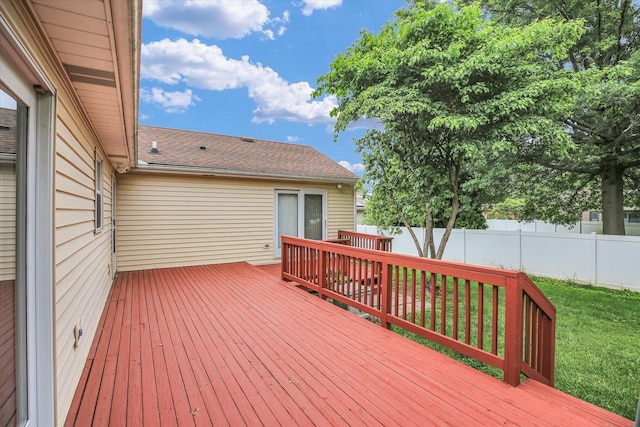 3204 Fawn Hill Ct, Urbana, IL 61802 - deck with a fenced backyard