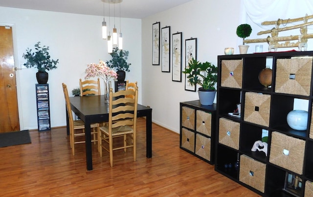 9740 S Pulaski Rd Unit 107, Oak Lawn, IL 60453 - dining room featuring wood finished floors and baseboards