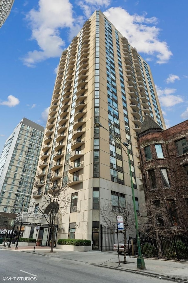 70 W Huron St Unit 2202, Chicago, IL 60654 - view of building exterior