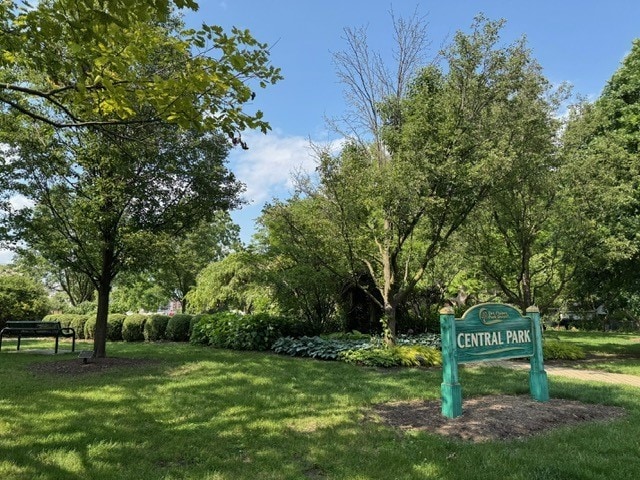 825 Pearson St Unit 3A, Des Plaines, IL 60016 - view of home's community featuring a lawn