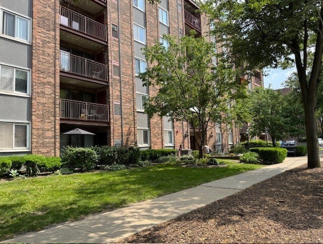 825 Pearson St Unit 3A, Des Plaines, IL 60016 - view of home's community featuring a yard