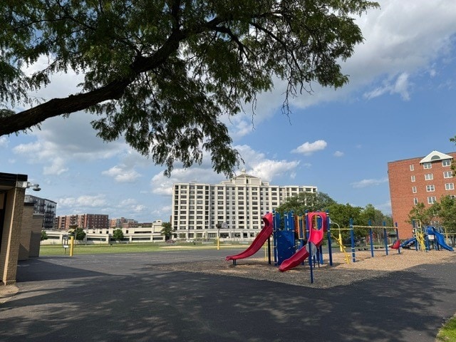 825 Pearson St Unit 3A, Des Plaines, IL 60016 - view of community play area