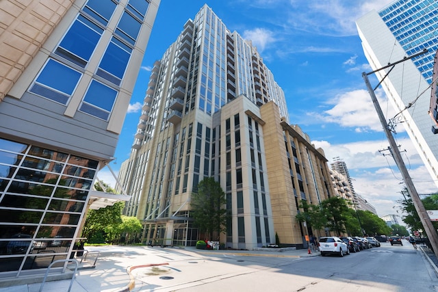 720 N Larrabee St Unit 604, Chicago, IL 60654 - photo 1