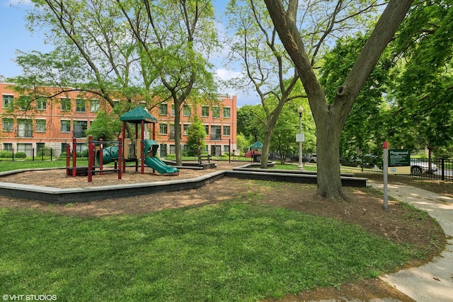5414 S Greenwood Ave Unit 2, Chicago, IL 60615 - view of community play area