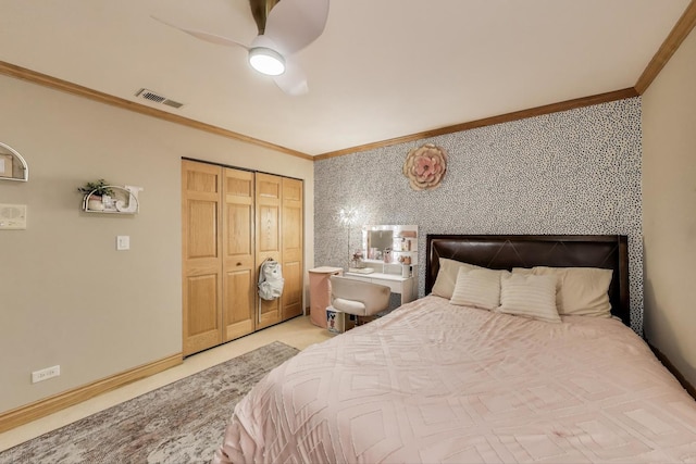 1206 Lathrop Ave, River Forest, IL 60305 - bedroom featuring crown molding, a ceiling fan, and a closet