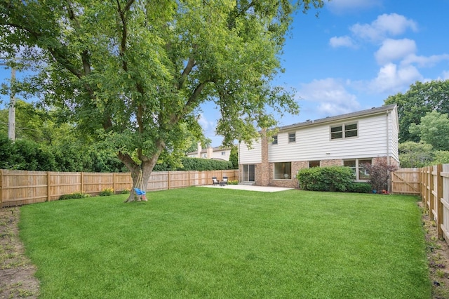 2416 Birchwood Ln, Wilmette, IL 60091 - fenced backyard featuring a patio area