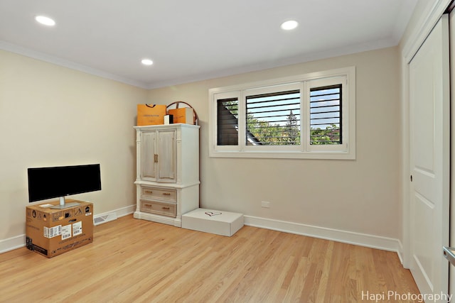 813 E Gardenia Ln, Palatine, IL 60074 - unfurnished bedroom with light wood-style flooring, recessed lighting, crown molding, and a closet