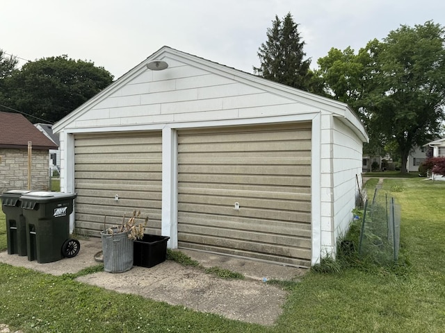 507 W 12th St, Sterling, IL 61081 - view of detached garage