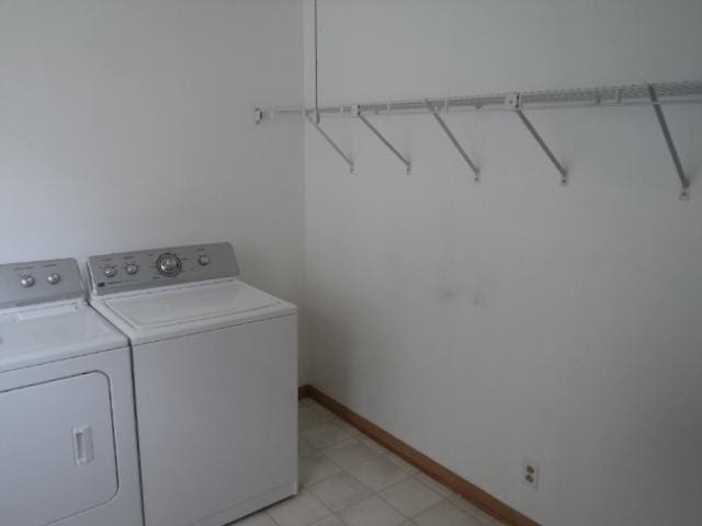 7341 W 56th Pl, Summit, IL 60501 - washroom featuring washing machine and clothes dryer and baseboards
