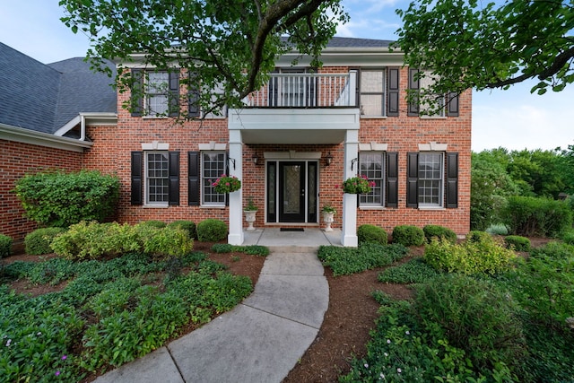 38W385 Stevens Glen Rd, Saint Charles, IL 60175 - entrance to property with a balcony and brick siding