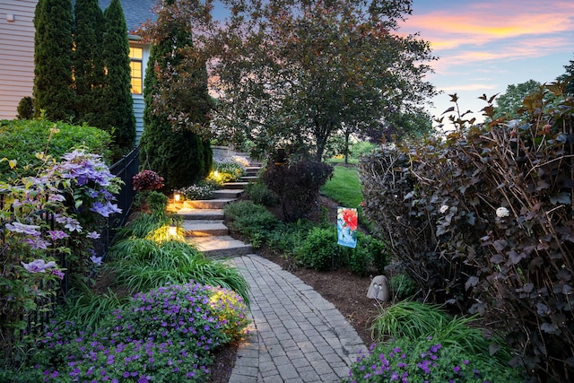 38W385 Stevens Glen Rd, Saint Charles, IL 60175 - view of property's community featuring stairway