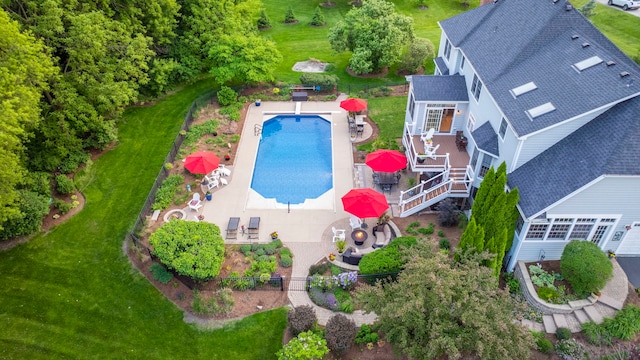 38W385 Stevens Glen Rd, Saint Charles, IL 60175 - view from above of property with a pool area
