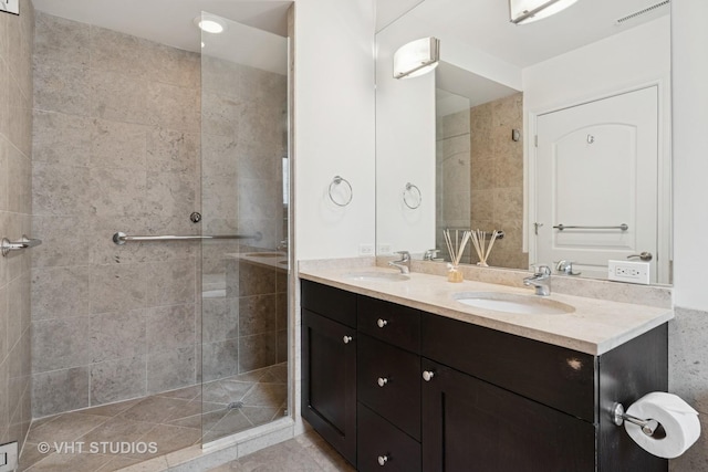 2835 N Lakewood Ave Unit 2C, Chicago, IL 60657 - bathroom with double vanity and tiled shower