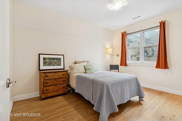 2835 N Lakewood Ave Unit 2C, Chicago, IL 60657 - bedroom featuring light wood-style flooring and baseboards