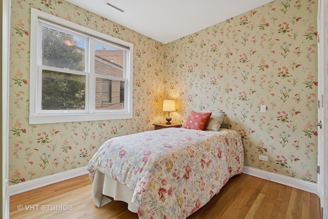 2835 N Lakewood Ave Unit 2C, Chicago, IL 60657 - bedroom featuring wood finished floors and wallpapered walls