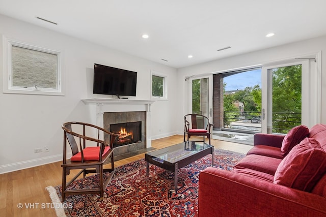2835 N Lakewood Ave Unit 2C, Chicago, IL 60657 - living area with a fireplace, wood finished floors, and recessed lighting
