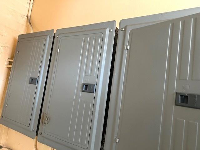 5536 S Albany Ave, Chicago, IL 60629 - utility room featuring electric panel