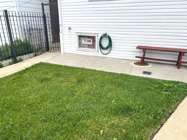 5536 S Albany Ave, Chicago, IL 60629 - view of yard