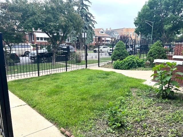 5536 S Albany Ave, Chicago, IL 60629 - view of yard featuring a residential view