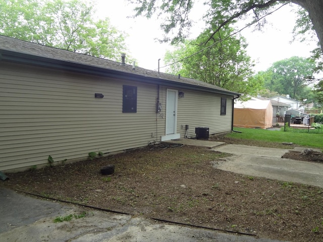 9802 Gallek Rd, Fox River Grove, IL 60021 - rear view of property with a shed