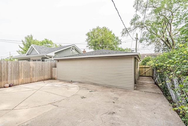 5707 W 82nd Pl, Burbank, IL 60459 - fenced backyard with a patio area