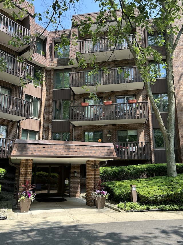 1125 Lake Cook Rd Unit 209, Northbrook, IL 60062 - view of apartment building / complex