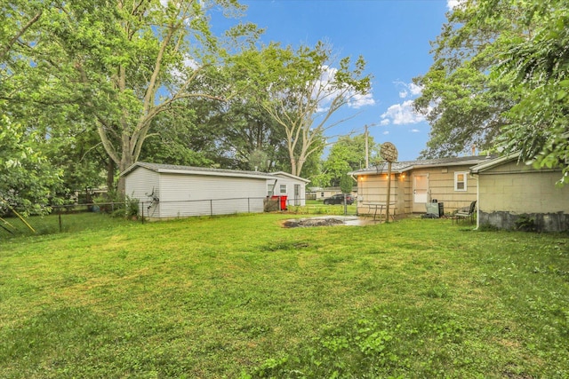 1825 Parkdale Dr, Champaign, IL 61821 - view of yard