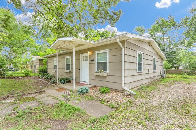 1825 Parkdale Dr, Champaign, IL 61821 - view of front facade