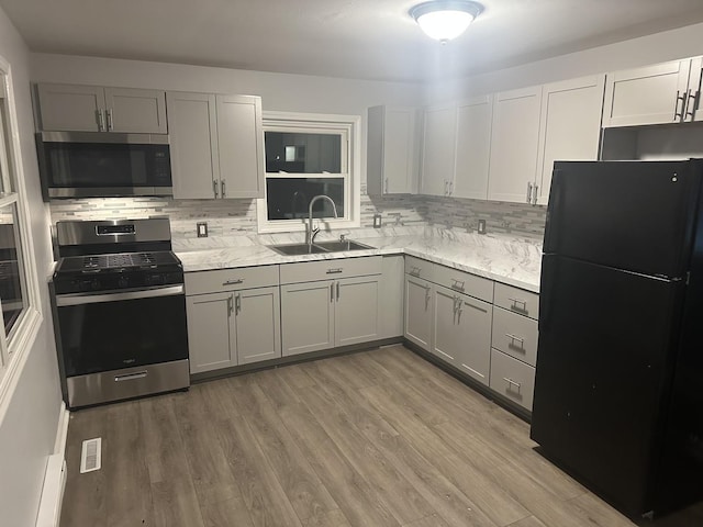 6643 S 13370e Rd, Pembroke Twp, IL 60958 - kitchen featuring stainless steel appliances, gray cabinetry, and backsplash