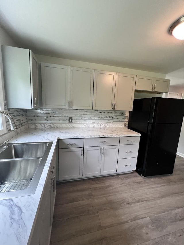6643 S 13370e Rd, Pembroke Twp, IL 60958 - kitchen featuring freestanding refrigerator, decorative backsplash, dark wood-style floors, and gray cabinets