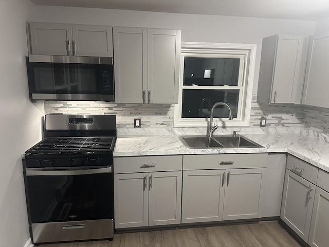 6643 S 13370e Rd, Pembroke Twp, IL 60958 - kitchen with stainless steel appliances, gray cabinetry, tasteful backsplash, and light stone counters
