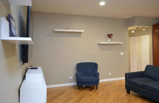 4435 S Oakenwald Ave Unit 1, Chicago, IL 60653 - living area featuring wood finished floors and recessed lighting