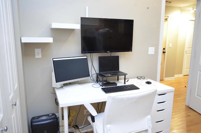 4435 S Oakenwald Ave Unit 1, Chicago, IL 60653 - office space featuring light wood-type flooring
