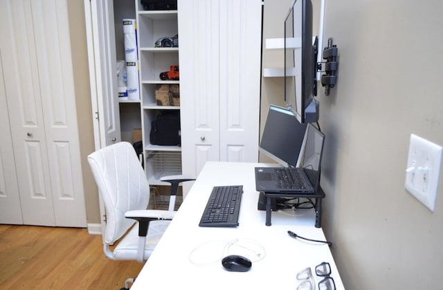 4435 S Oakenwald Ave Unit 1, Chicago, IL 60653 - home office featuring wood finished floors