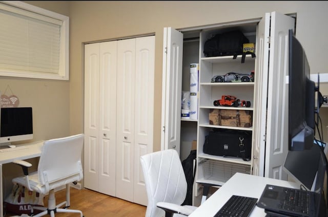 4435 S Oakenwald Ave Unit 1, Chicago, IL 60653 - home office featuring wood finished floors
