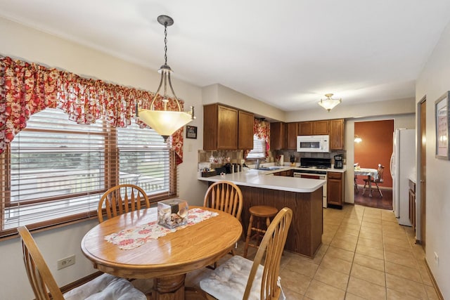 307 Valley Rd, North Aurora, IL 60542 - dining area featuring light tile patterned floors and baseboards