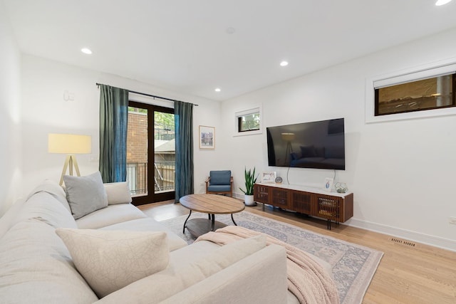 832 W Altgeld St Unit 1, Chicago, IL 60614 - living room featuring wood finished floors and recessed lighting