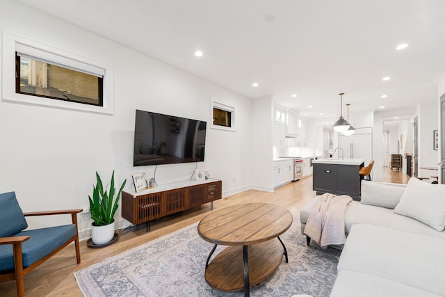 832 W Altgeld St Unit 1, Chicago, IL 60614 - living room featuring light wood-type flooring and recessed lighting