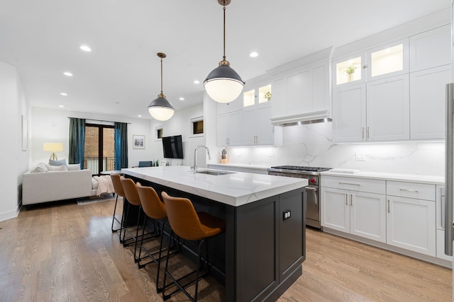832 W Altgeld St Unit 1, Chicago, IL 60614 - kitchen with high end stove, a center island with sink, healthy amount of natural light, decorative backsplash, and recessed lighting