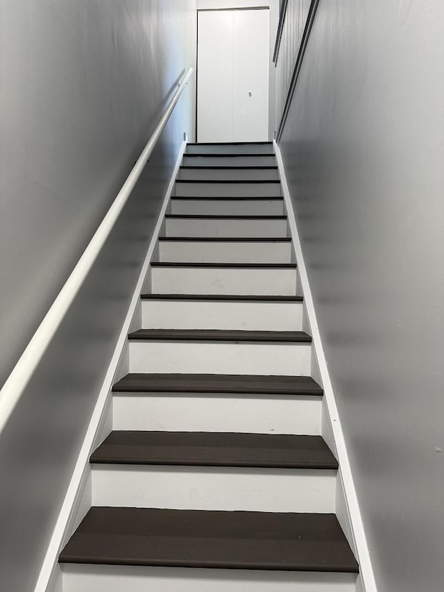 907 Gael Dr Unit D, Joliet, IL 60435 - view of stairway